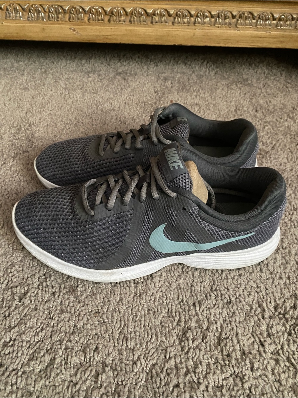 Nike Revolution 4 Gray Mesh low Teainers Sneakers with Light Teal Swoosh